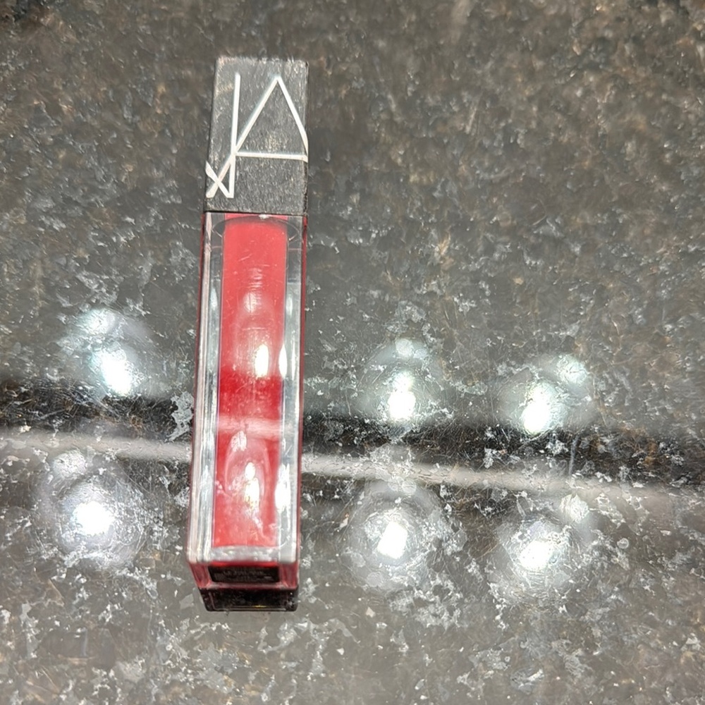 NARS Red velvet Lip glace’